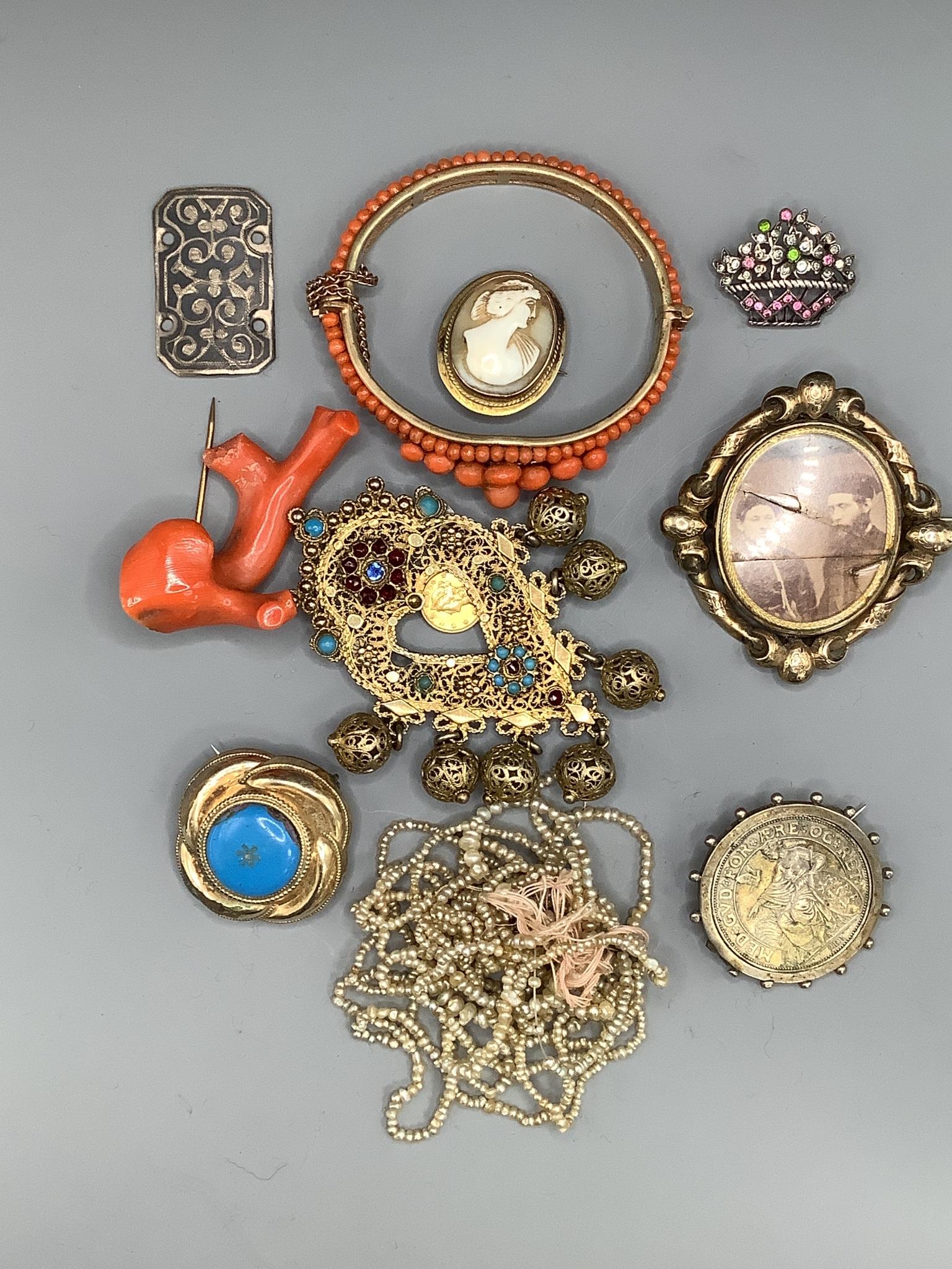 Minor jewellery including gilt metal and coral bead hinged bangle, cameo brooch, mourning brooch, necklaces etc.
